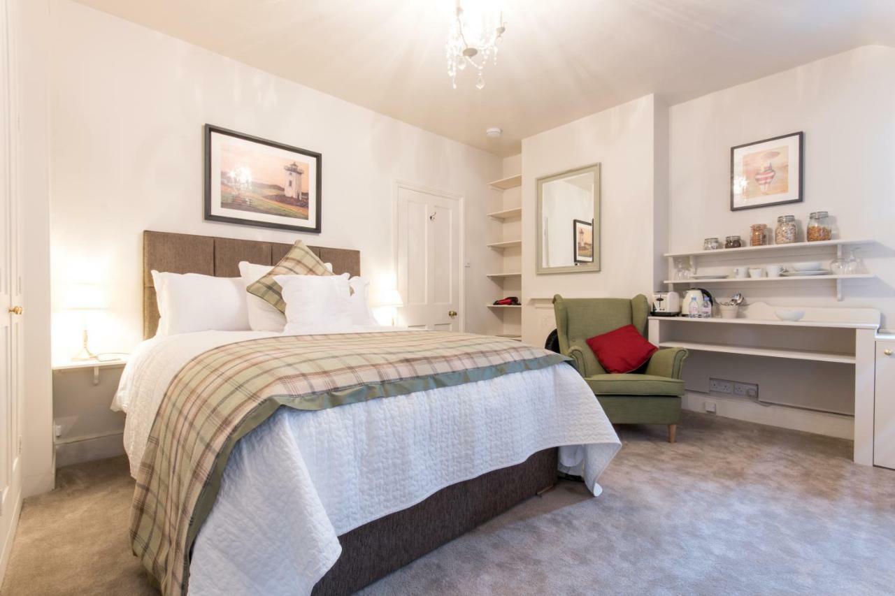 April House Weybridge - Boutique Guesthouse Экстерьер фото